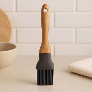 Elegant Wooden Handle Silicone Pastry Brush Heat Resistant Comfort Grip Basting Brush For Aesthetic Kitchen Counter Decor